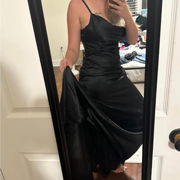 Black maxi dress/prom/bridesmaid dress - Picture 2 of 8